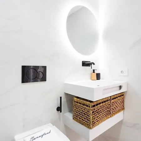 Sunnyland Casa Acoran *